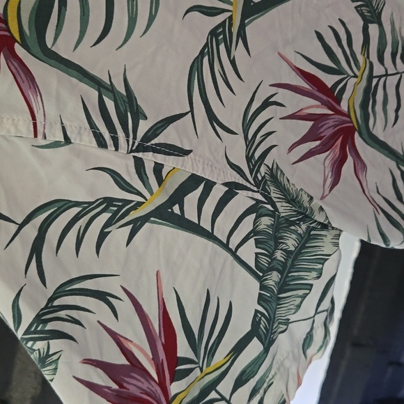 Goodfellow & Co tropical short sleeve shirt - Picture 2 of 9